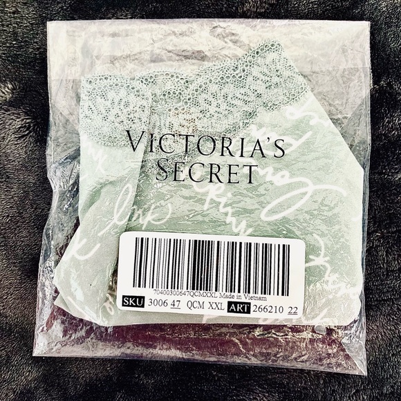 VS PINK Wear Everywhere Lightly Lined Wireless Bra size 40DD & Matching Panties - Picture 5 of 6